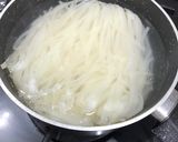 صورة لخطوة 2 من وصفة نودلز مقلية بصلصة الصويا 🇹🇭