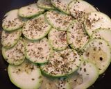 Foto del paso 1 de la receta: Pizza de calabacín en sartén