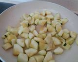 Foto del paso 2 de la receta Macarrones con jamón York, calabacines y quesitos