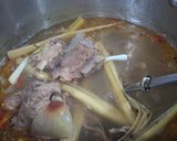 Hình bước làm 3 của món Bún Sườn Bò Hầm Sả
