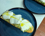 Foto del paso 2 de la receta: Tostada con ibérica con huevo poché