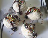 A picture of step 4 of Sweet Bread Balls.