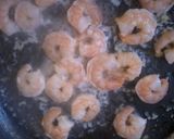 Foto del paso 1 de la receta: Arroz chaufa y wantan de camarones en salsa de tamarindo