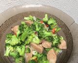 Foto langkah ke 5 dari resep Tumis Brokoli Bakso.