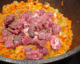 Foto del paso 2 de la receta: Guiso de ternera con arroz a la jardinera