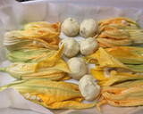 Foto del paso 5 de la receta: Flores de zapallo rellenas -al horno
