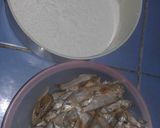 Foto langkah ke 1 dari resep Ikan asin kresek tepung renyah.