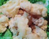 Foto langkah ke 7 dari resep (Seri Seafood) Cumi tepung saos telur asin.
