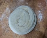 A picture of step 3 of Egg paratha roll.