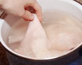 Przepis na wędzone na grillu kacze udka z sosem melasowym krok przepisu 1 zdjęcie