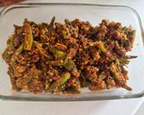 A picture of step 4 of Masala bhindi.