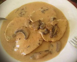 Foto del paso 7 de la receta: Filetes de pechuga de pollo a la crema de champiñones