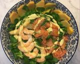 Foto del paso 3 de la receta: Ensalada fresca con maracuyá, salmón y langostinos 🦐