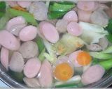 Foto langkah ke 2 dari resep Sop Bakso Sosis.