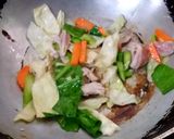 รูปขั้นตอนการทำที่ 3 ของ เส้นเหลืองผัดซีอิ๊วไก่