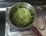 A picture of step 2 of Green peas masala.