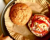 Hình bước làm 1 của món Hamburger Mè Kẹp Jambon, Phô mai Mozzarella, Ớt Chuông & Basil