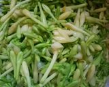 Foto langkah ke 1 dari resep Tumis Bunga Pepaya.