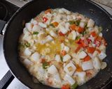 Foto del paso 3 de la receta: Salteado de chocos, mejillones y langostinos