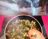 Foto del paso 2 de la receta: Tortilla de espinacas gambas y champiñones