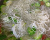 Foto langkah ke 4 dari resep Sup Oyong Bihun.