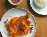 Foto langkah ke 6 dari resep Ayam Goreng Bumbu Kuning.