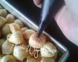Foto langkah ke 5 dari resep Soes Kering Keju isi Coklat.