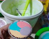 Foto langkah ke 7 dari resep Bolu Kukus Mekar Pelangi.
