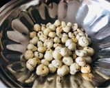 A picture of step 1 of Farali Makhana BHEL.
