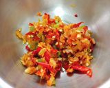 รูปขั้นตอนการทำที่ 3 ของ ยำตำลึงอกไก่สับ