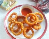 Foto langkah ke 4 dari resep Onion Rings Crispy / Bawang Bombay Goreng Tepung.