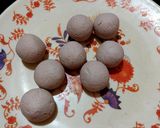 A picture of step 4 of Chocolate Roshogolla.