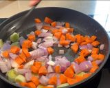 Foto del paso 3 de la receta: Huevos mollet, verdura y langostinos