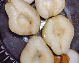 Foto del paso 3 de la receta: Peras al horno con queso azul, miel y nueces