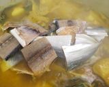 Gambar langkah 9 resipi Masak Lemak Cili Padi Nenas + Ikan Masin Talang.