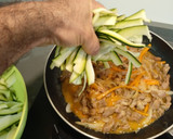 Foto del paso 10 de la receta: Tallarines de calabacín con magro