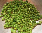 A picture of step 3 of Benarasi Chuda Matar.
