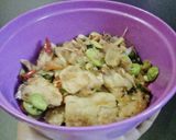 Foto langkah ke 5 dari resep Tumis ikan asin gabus.