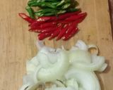 Foto langkah ke 2 dari resep Ayam goreng kunyit saos tiram.