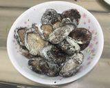 A picture of step 4 of Braised Shiitake Mushrooms In Oyster Sauce.