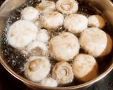 A picture of step 3 of Chilli garlic mushroom.