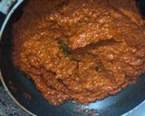 A picture of step 4 of Momo with chutney.