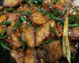 Foto langkah ke 4 dari resep Ikan pari asap cabe hijau.