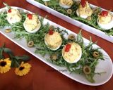 Foto del paso 5 de la receta Huevos de coral rellenos con pescado sobre escarola