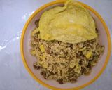 Foto langkah ke 3 dari resep Nasi Goreng Sosis Telur.