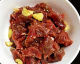 A picture of step 1 of Shaking Beef Fried Rice (Cơm Bò Lúc Lắc).