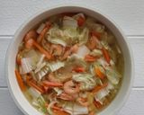 Foto langkah ke 3 dari resep Sup Bening Sawi Udang.