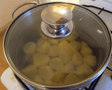 Foto del paso 3 de la receta: Guarnición de patatas hervidas con eneldo y mantequilla