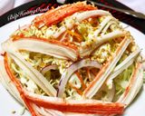 Hình bước làm 2 của món Salad Bắp Cải Thanh Cua Trộn Xốt Mayonnaise