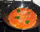 Foto del paso 6 de la receta: Almejas frescas encebolladas con salsa de tomate